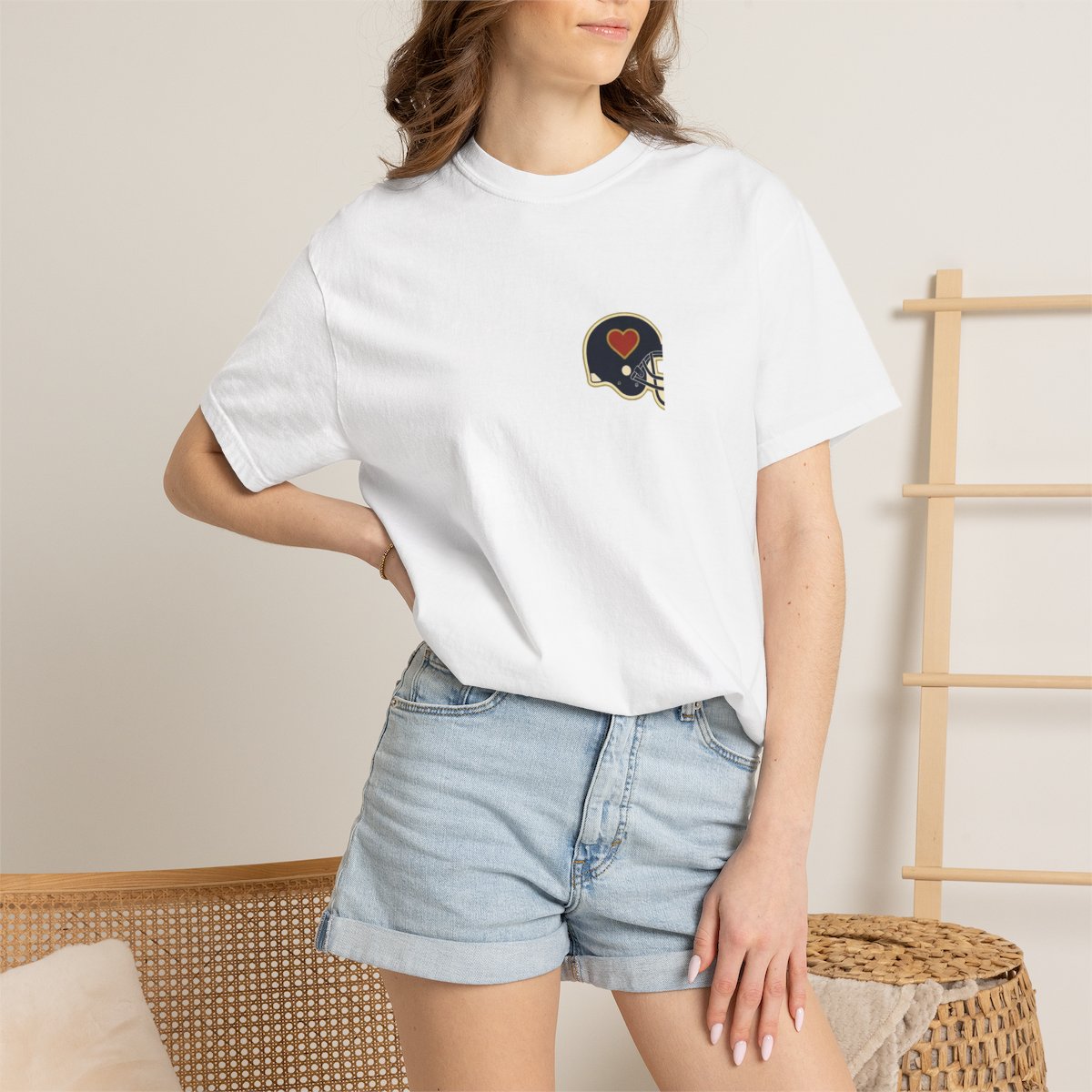 Printify mockup 03 person-5-context White